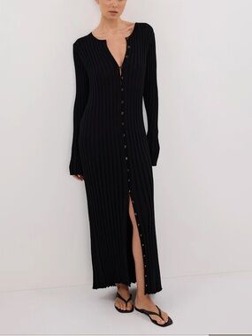 NWT Ali black sleeved knit midi dress - s / black